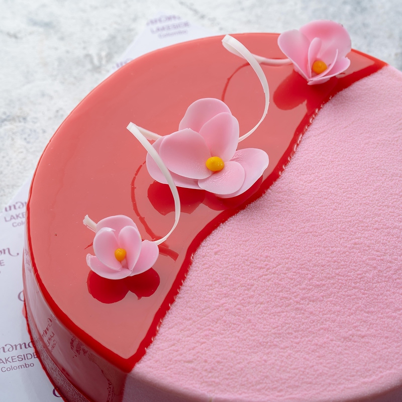 Strawberry Rose Cake - Image 4